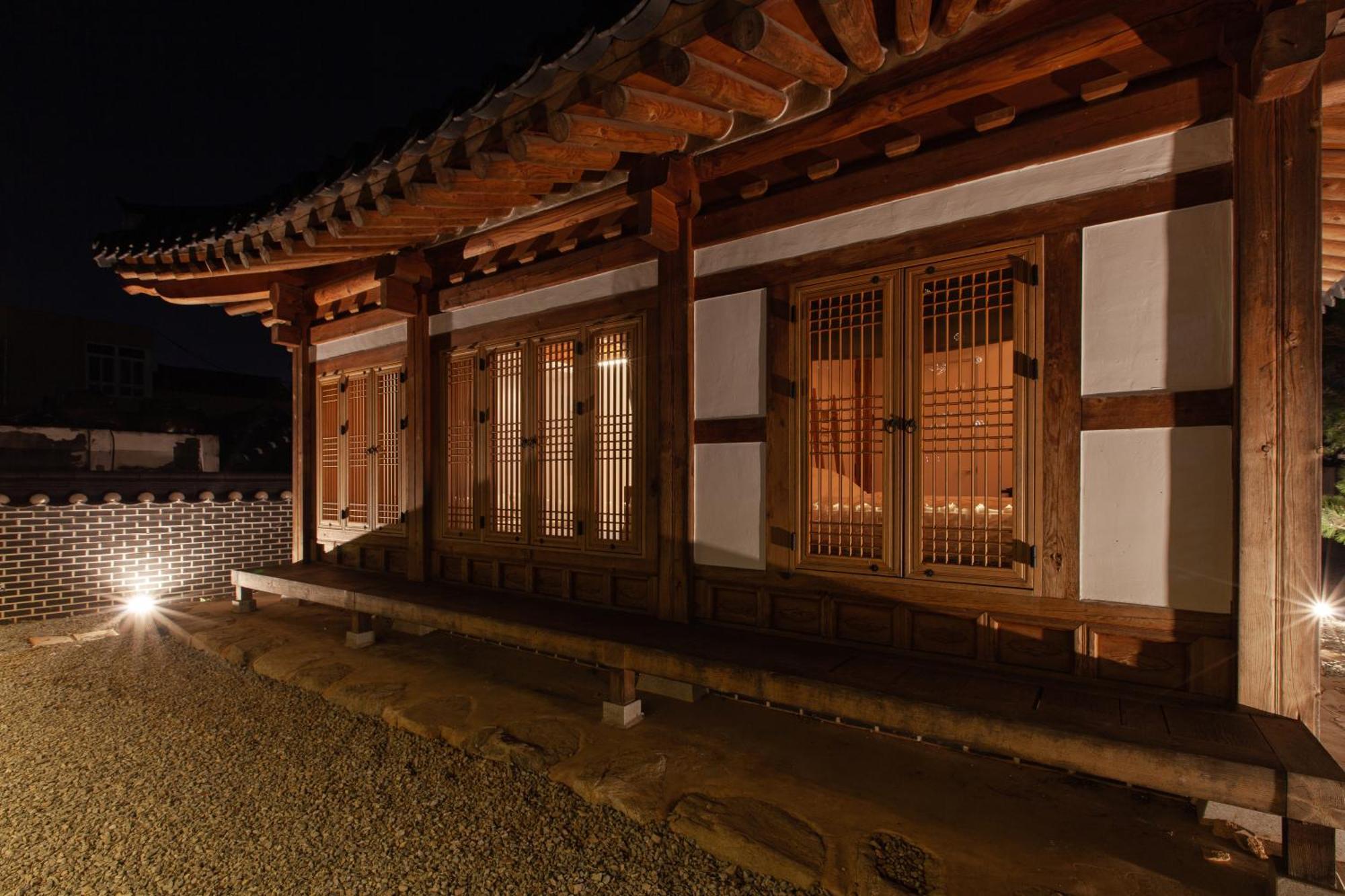 Cheong-Yeon, The Korean Traditional House Hanok In Jeonju Hanok Village Luaran gambar